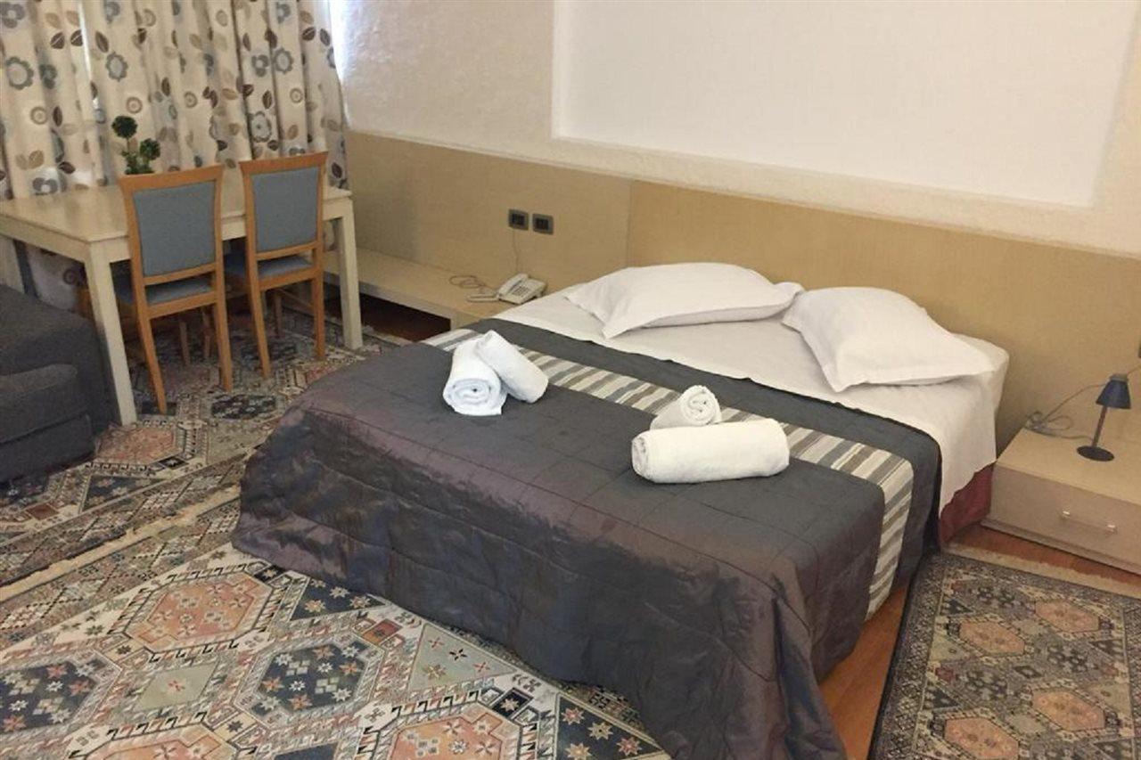 Hotel Bermon Tiranë Ngoại thất bức ảnh