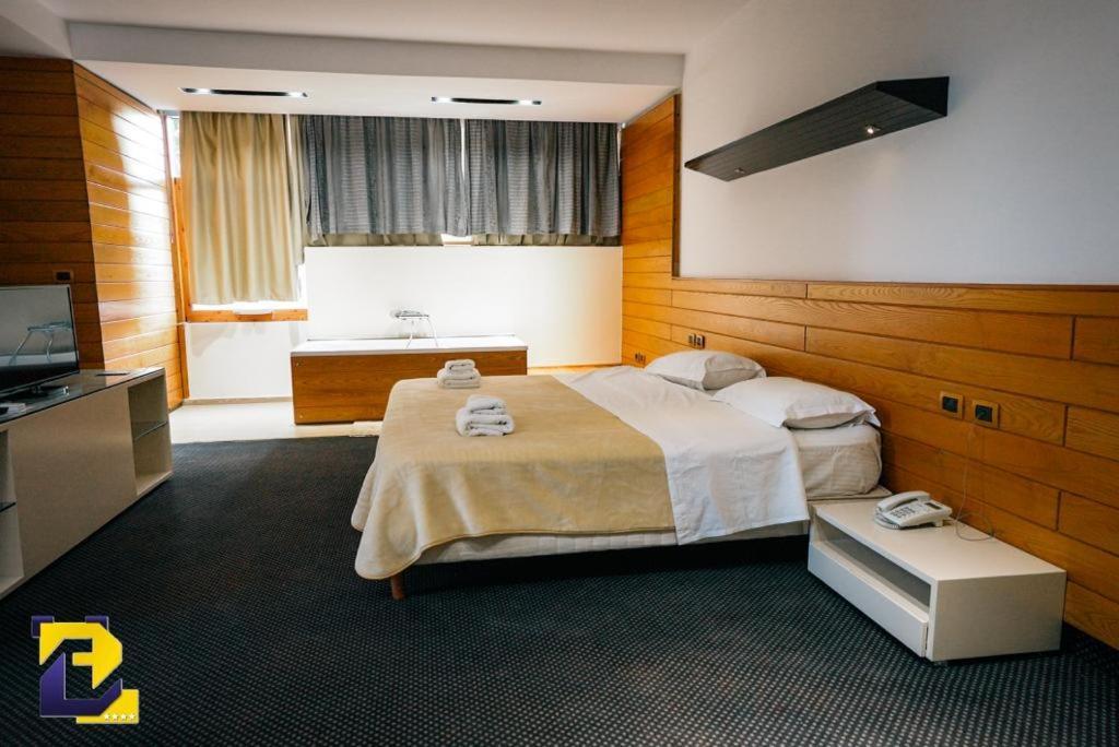 Hotel Bermon Tiranë Ngoại thất bức ảnh
