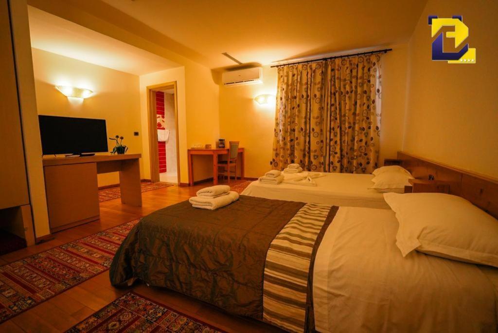Hotel Bermon Tiranë Ngoại thất bức ảnh