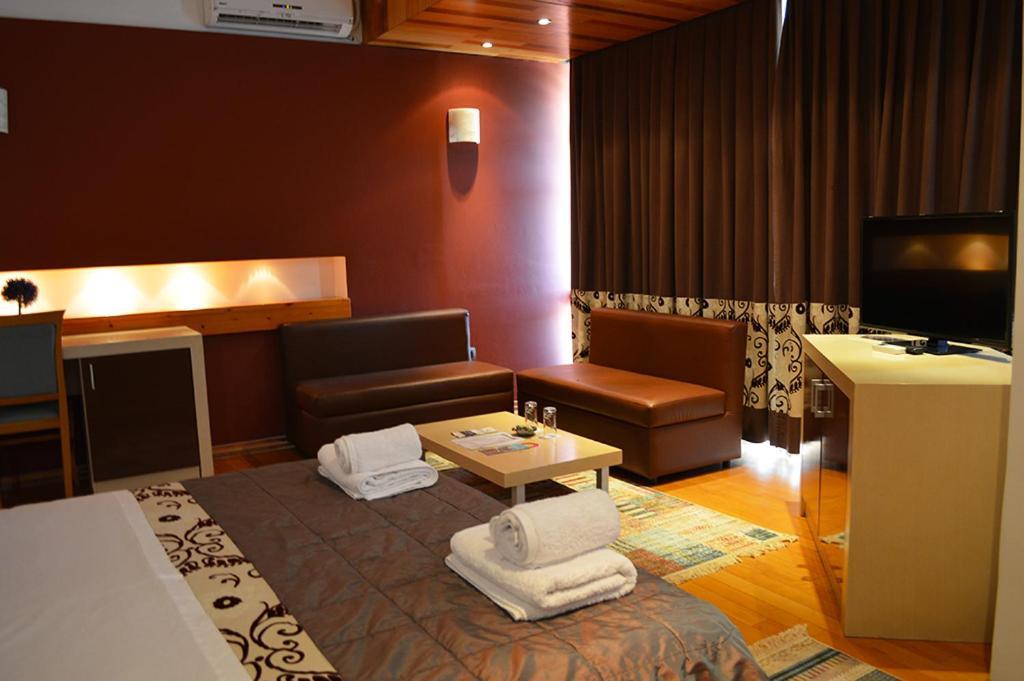 Hotel Bermon Tiranë Ngoại thất bức ảnh